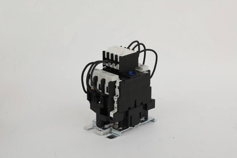 Wie fährt der CJ19 AC -Schütz das elektrische System an?