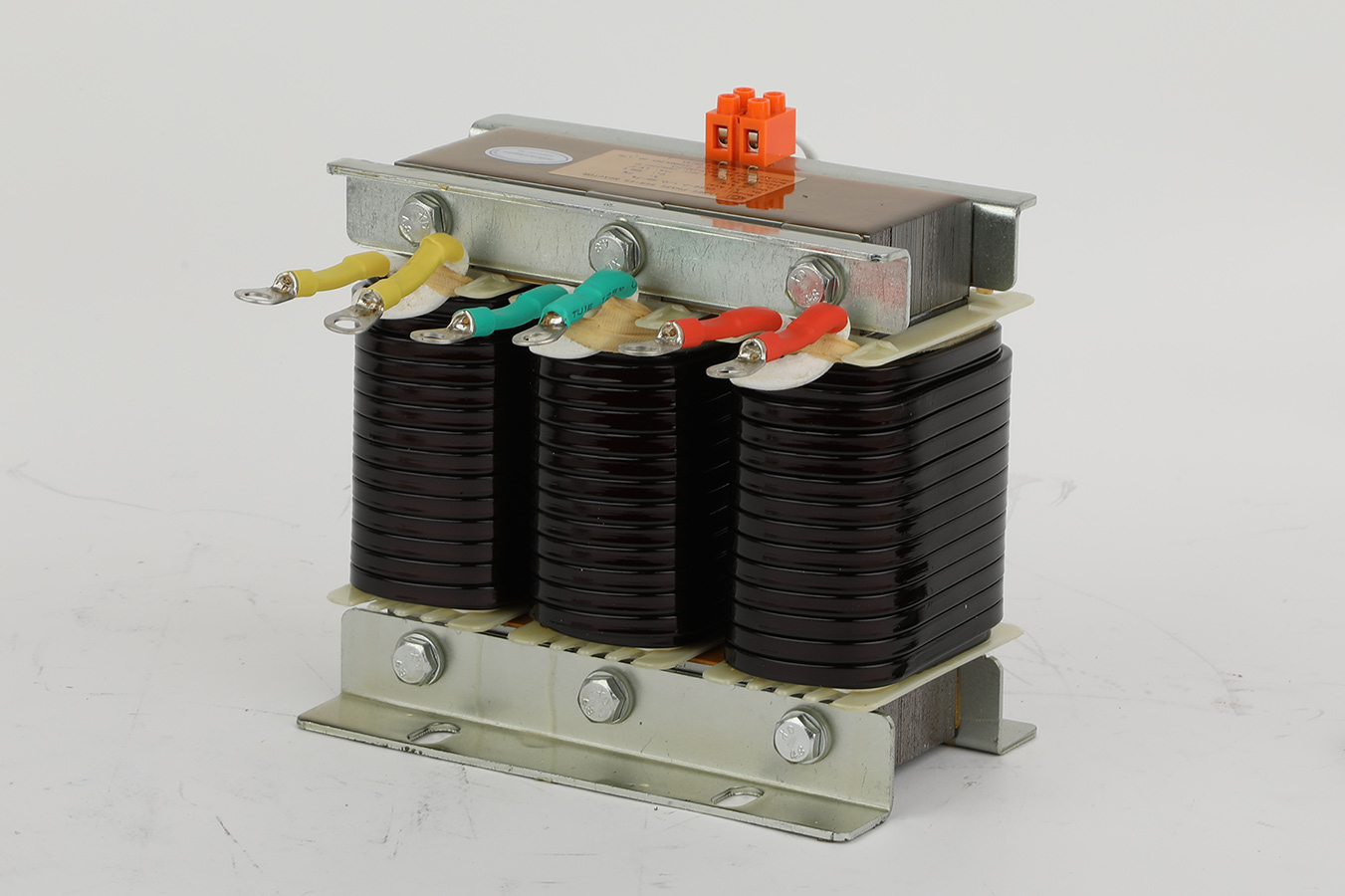 Wie dimensionieren wir einen Verstimmungsreaktor richtig, um den Kondensatorschutz zu gewährleisten, ohne die Kompensationskapazität zu beeinträchtigen?